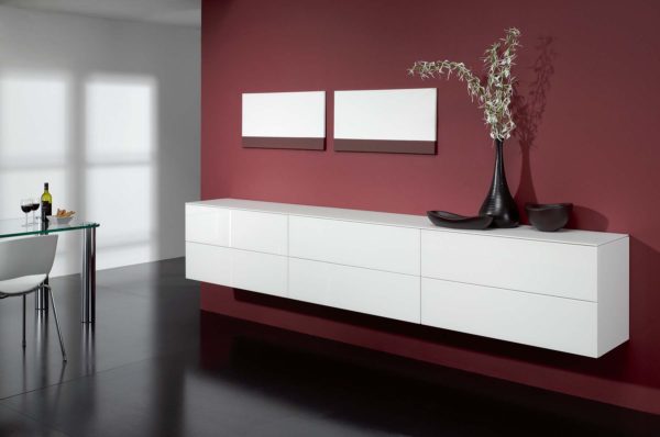 23: Durch die Wandmontage kann auch unter dem Sideboard bequem gereinigt werden